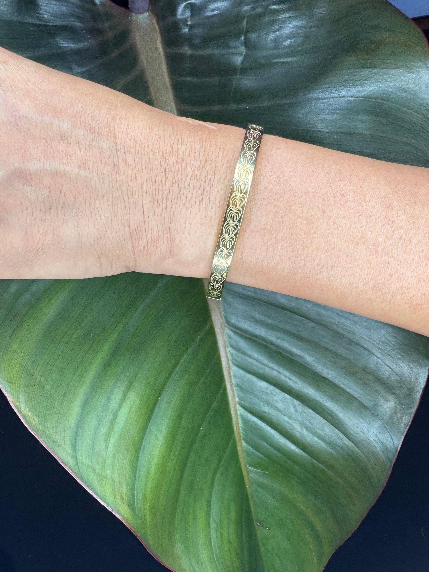 Anthurium Lei Bracelet – 14K PVD Gold