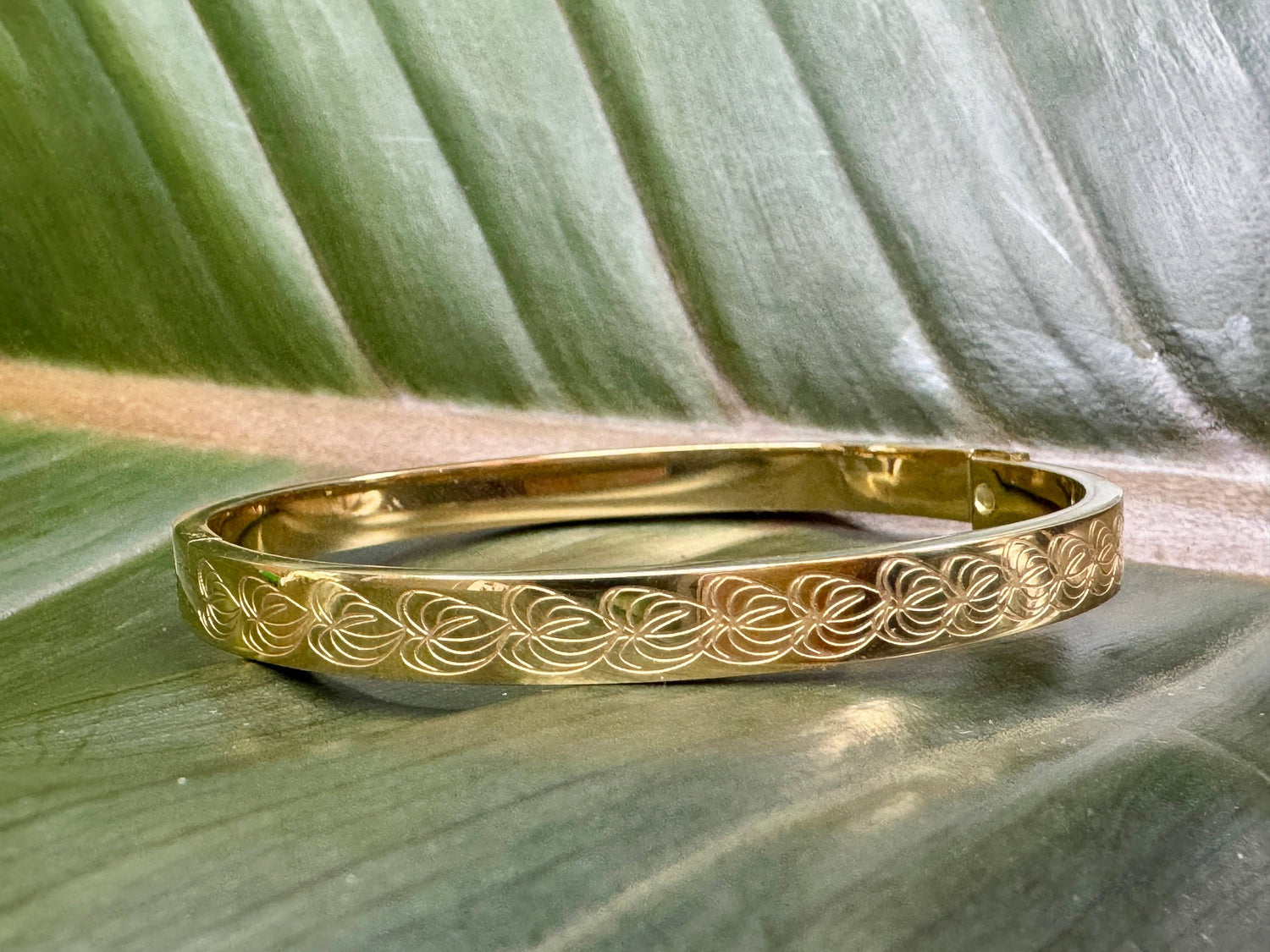 Anthurium Lei Bracelet – 14K PVD Gold